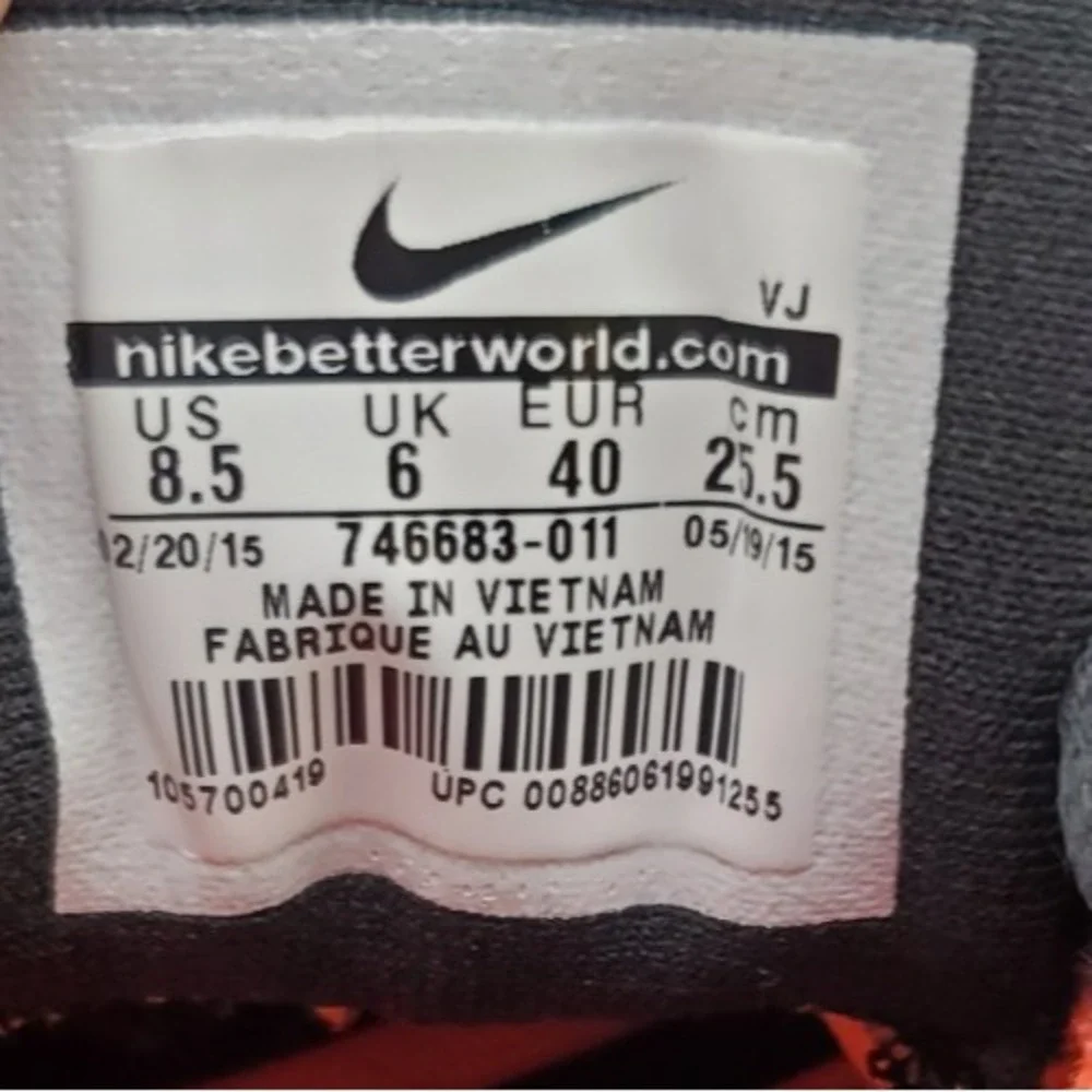 Nike Air‎ Max Womens Sz. 8.5 NR Black/Lava 746683-011